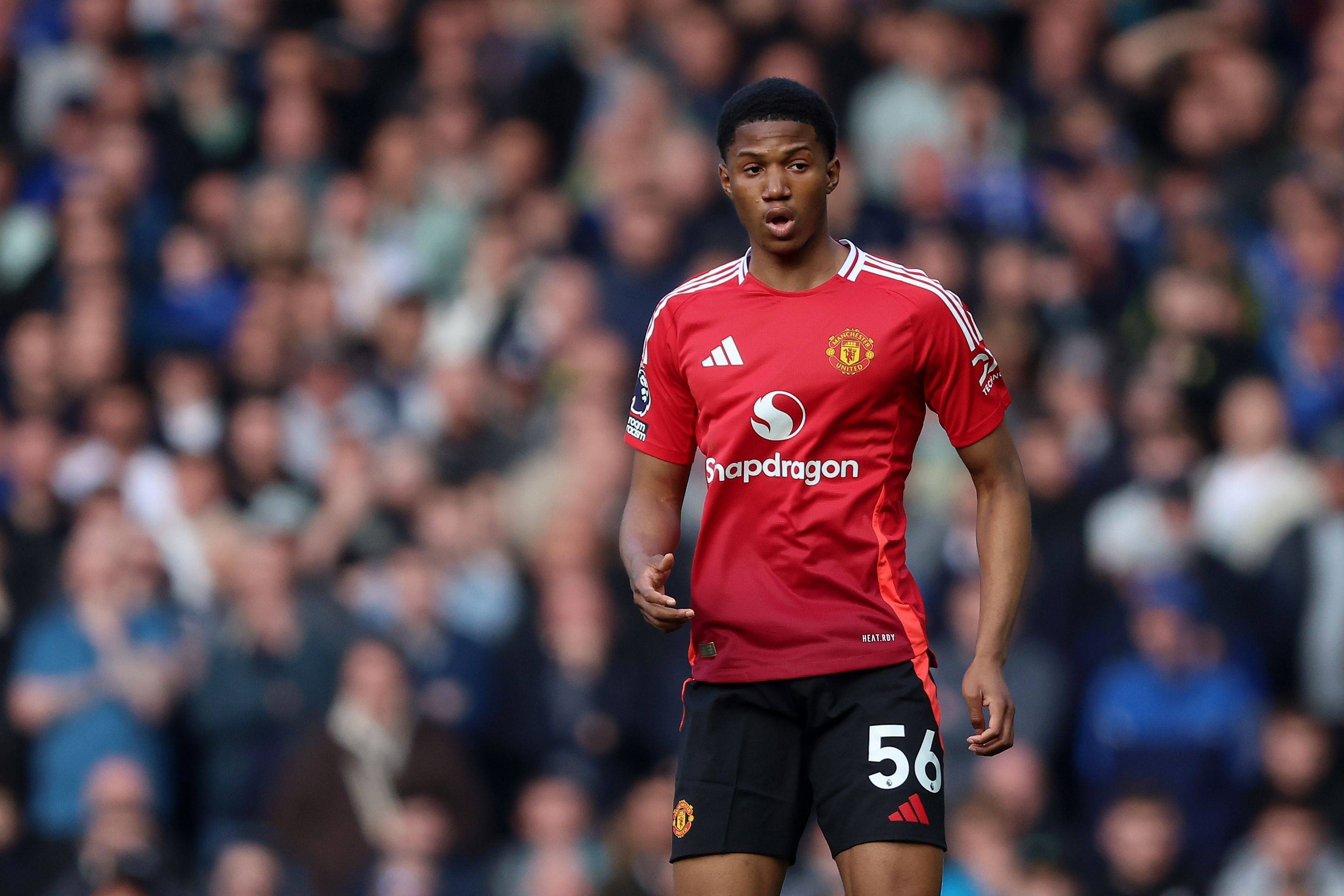 IM电竞最新下载安卓版-曼联对阵詹姆斯展开拉锯大战，最终险胜对手